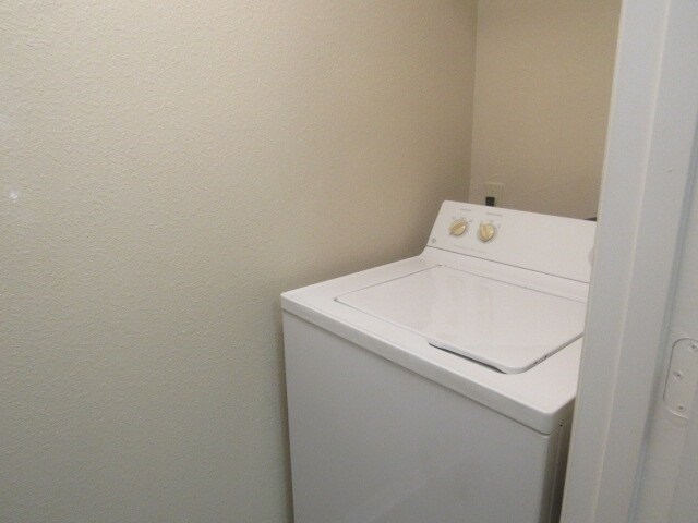 Building Photo - 1 bedroom 1 bathroom condo