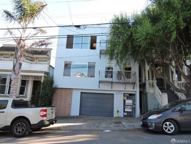 Primary Photo - 373 Duncan St