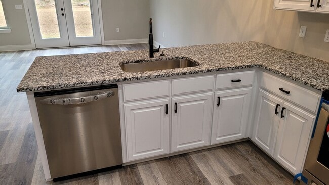 Building Photo - FULLY FURNISHED DUPLEX! 3BED 2BATH! ~ AVAL...