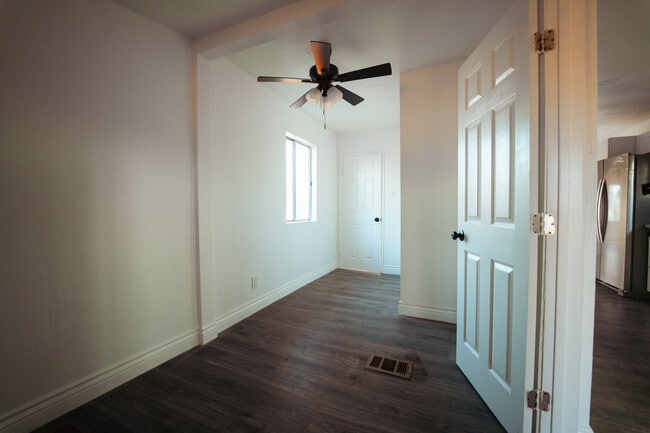 Building Photo - 232 E Marengo Ave