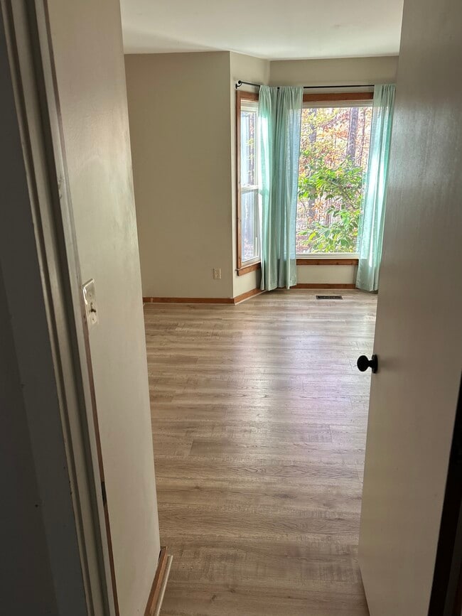 Building Photo - 29 Hunters Way