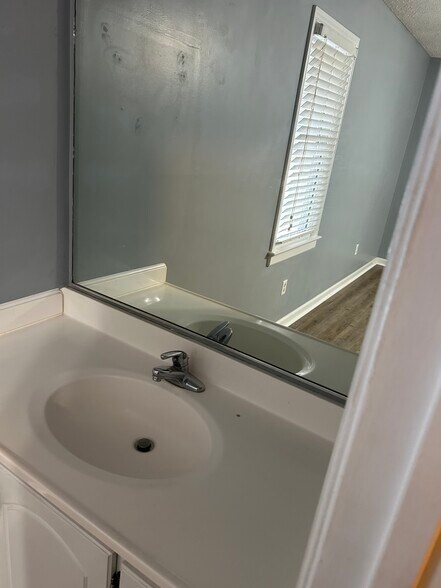 Building Photo - 308 Rose Dr