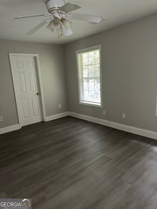 Building Photo - 1240 Pinedale Cir NW