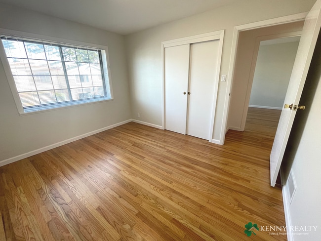 Building Photo - Remodeled Three Bedroom Plus Bonus Room House in Daly City