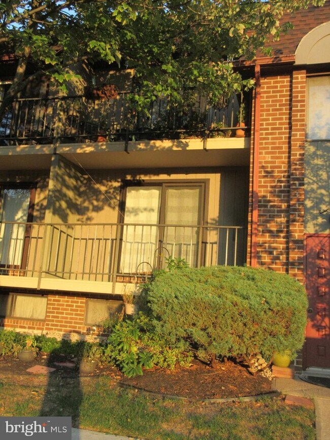 Building Photo - 820A Putnam Blvd
