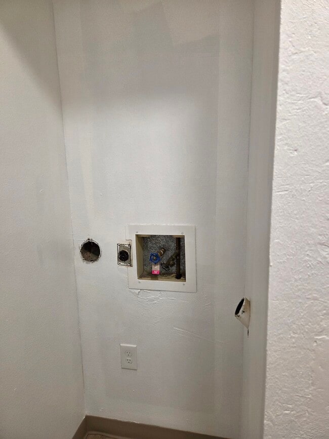 Building Photo - Stonecreek Park Condominiums