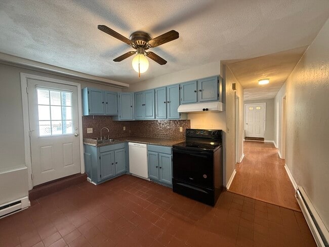 Building Photo - 122 Central St