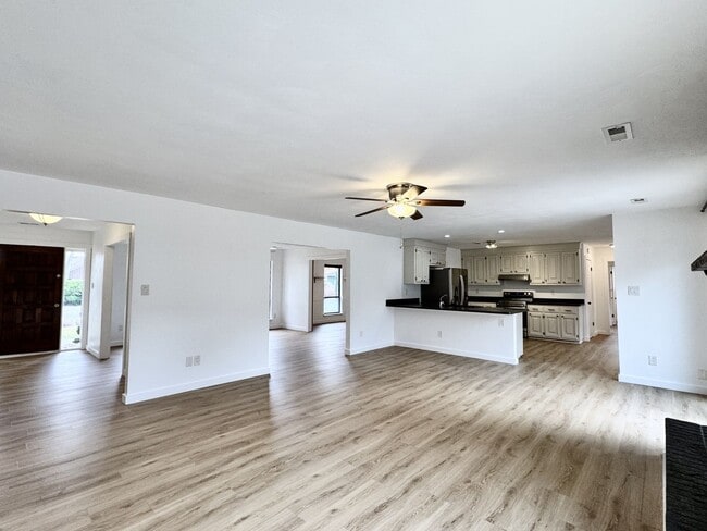 Building Photo - READY NOW!! 4-Bedroom Home in Lake Trant w/Attached Garage! Pet Friendly!