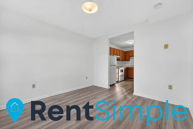 Building Photo - 430 Chase St