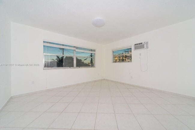 Building Photo - 7725 Carlyle Ave