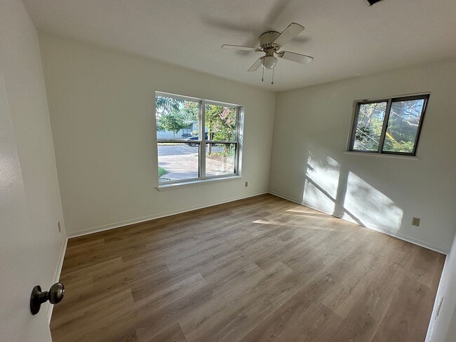 Building Photo - 2306 Del Curto Rd