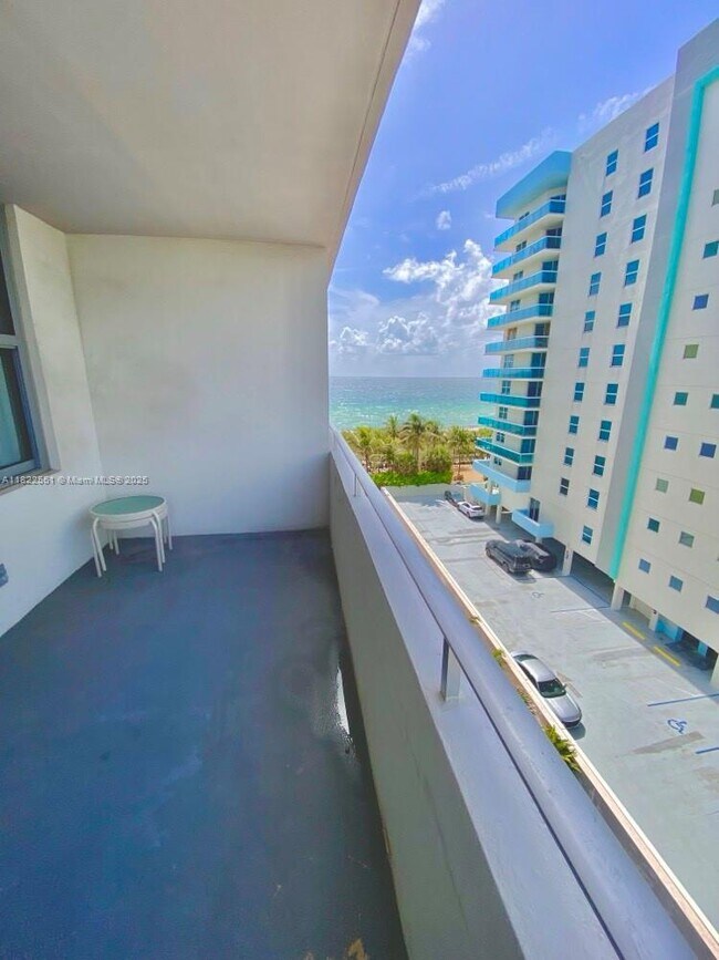Building Photo - 9225 Collins Ave