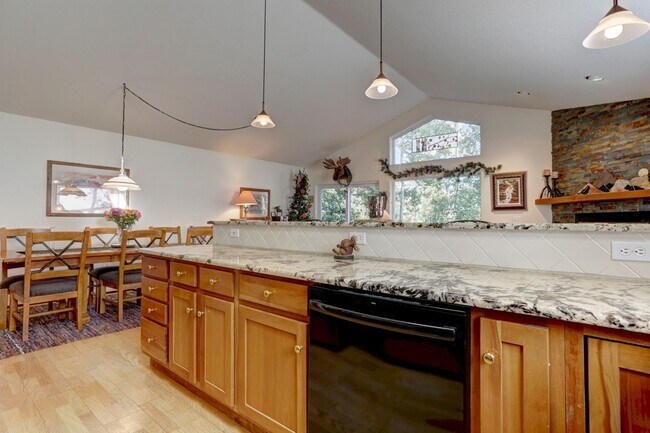 Building Photo - WINTER RENTAL 4BDR 3BA WILDERNEST NOV 1 20...