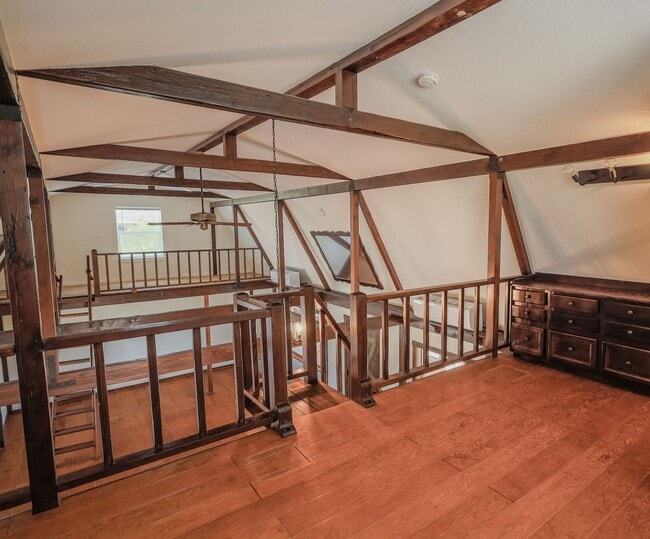 Building Photo - BARN STYLE HOME ON HUGE LOT!!!!1 Bedroom LOFT 1.5 Bathroom