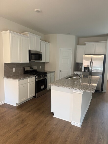 Building Photo - 10325 Baron Dr