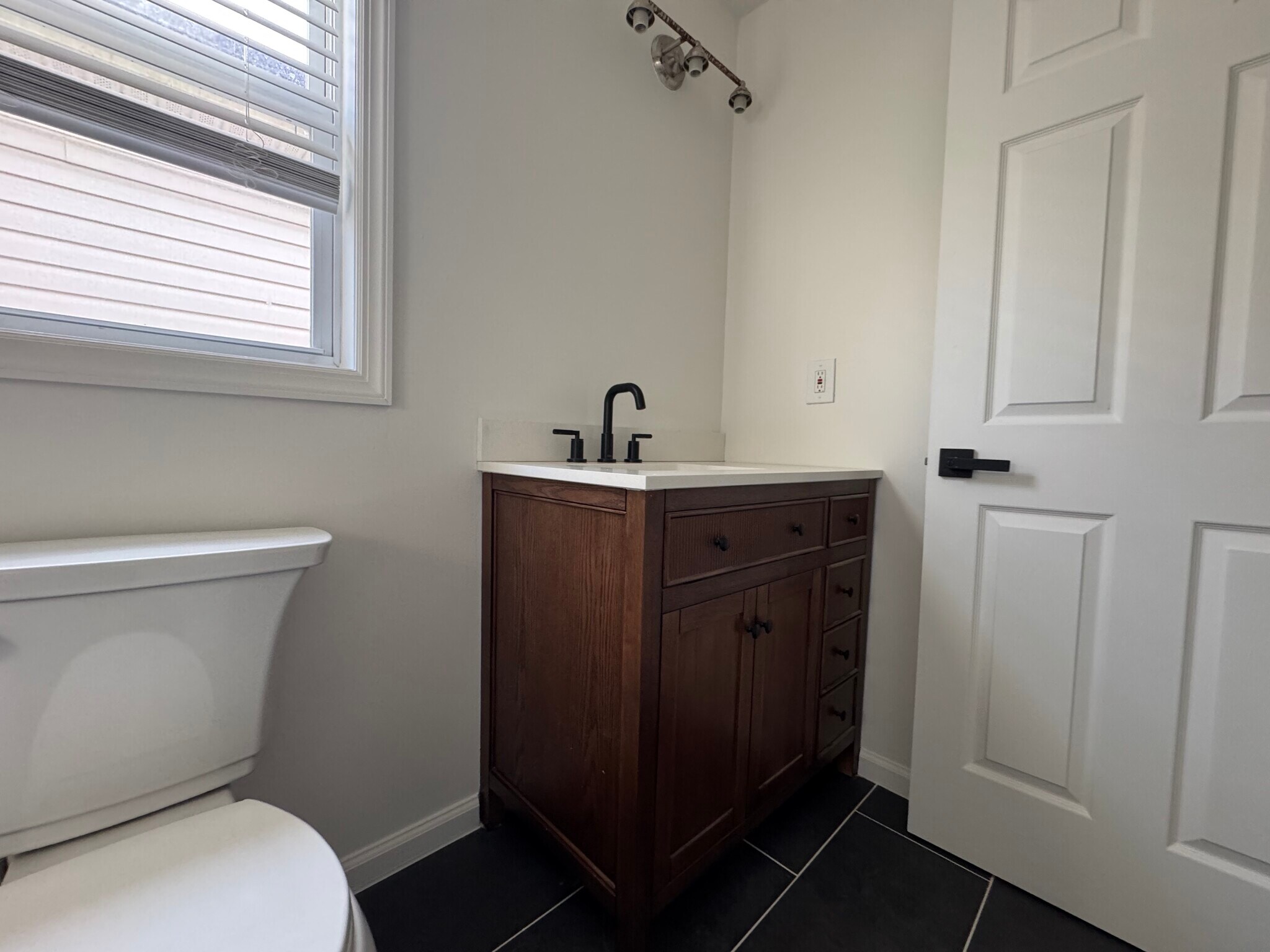 Building Photo - 121 12th Ave