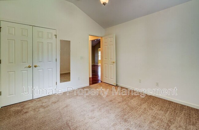 Building Photo - 700 Valley Brook Rd