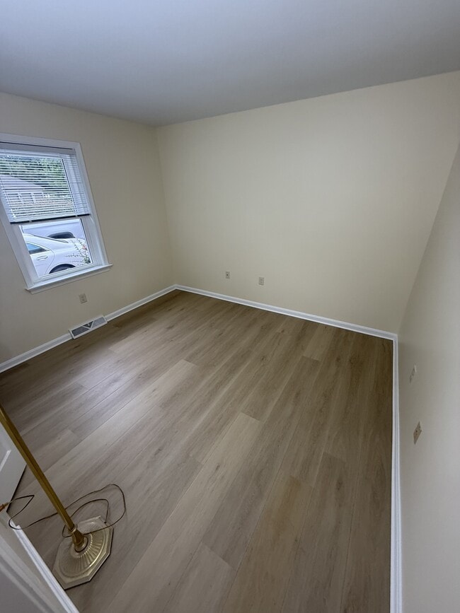 Building Photo - 47 Ashlea Village