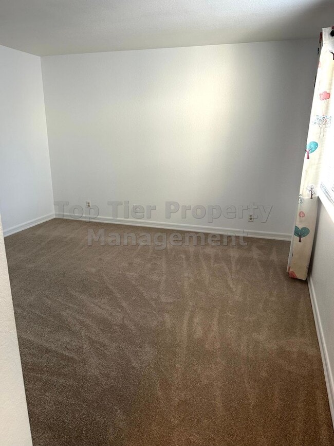 Building Photo - Beautiful 3 Bed / 2.5 Bath / 2,211 Sqft Sa...
