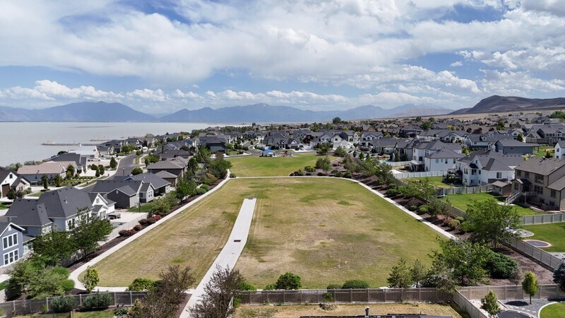 Building Photo - 3687 S Spinnaker Bay Dr