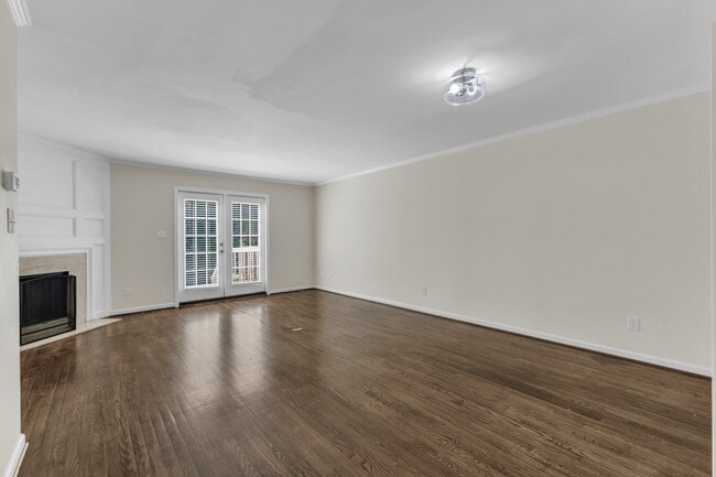 Building Photo - 2824 Wayland Dr