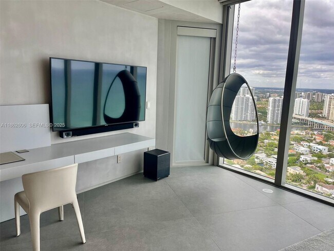 Building Photo - 18555 Collins Ave