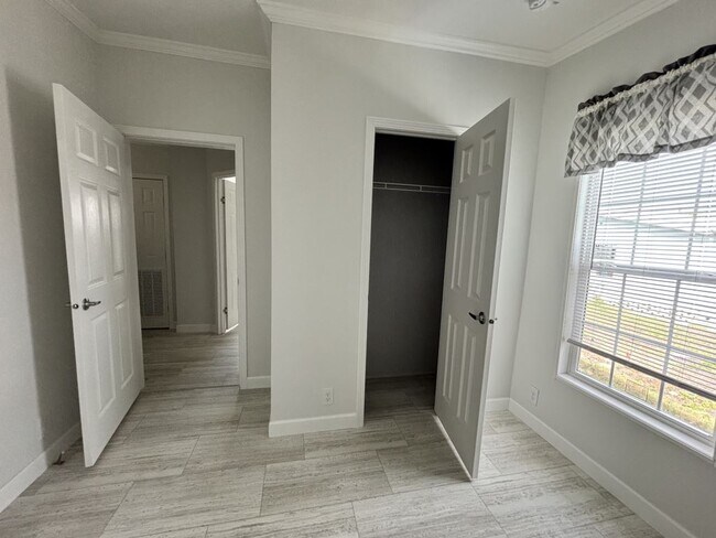 Building Photo - 27 Nyborg Ave