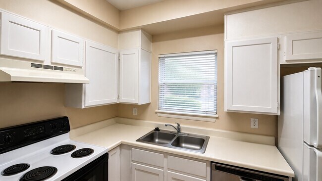 Building Photo - 3100 Walnut Bend Ln