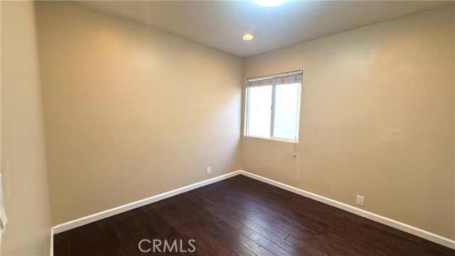 Building Photo - 16 Willow Tree Ln