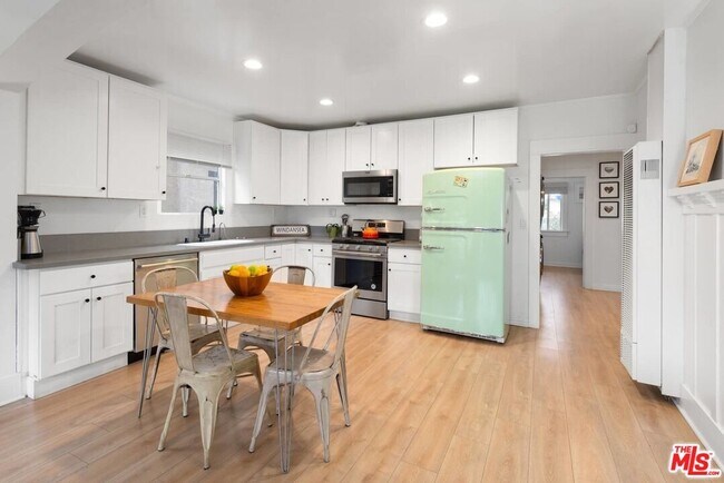 Building Photo - 1728 W 39th St