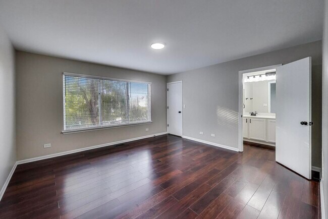 Building Photo - 926 S W Ave