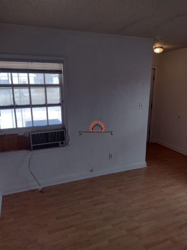 Building Photo - 901 Sheldon St
