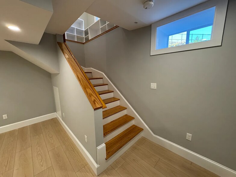 Building Photo - 86 Orchard St