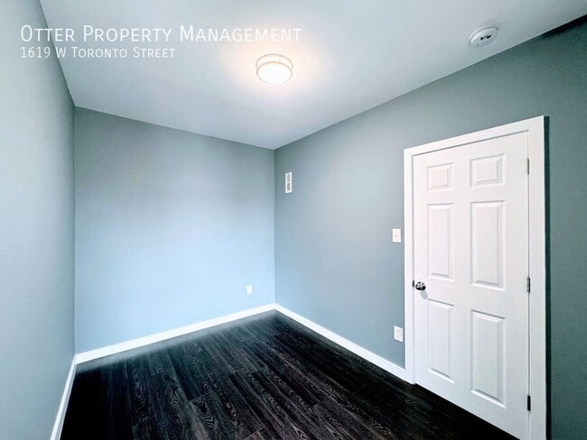 Building Photo - 1619 W Toronto St