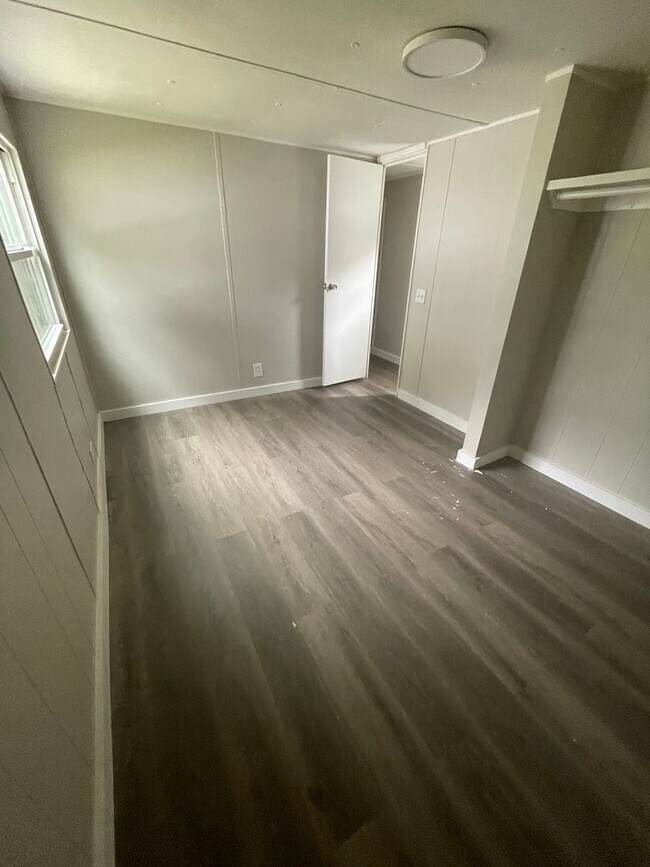 Building Photo - Welcome Home to Silver Lake