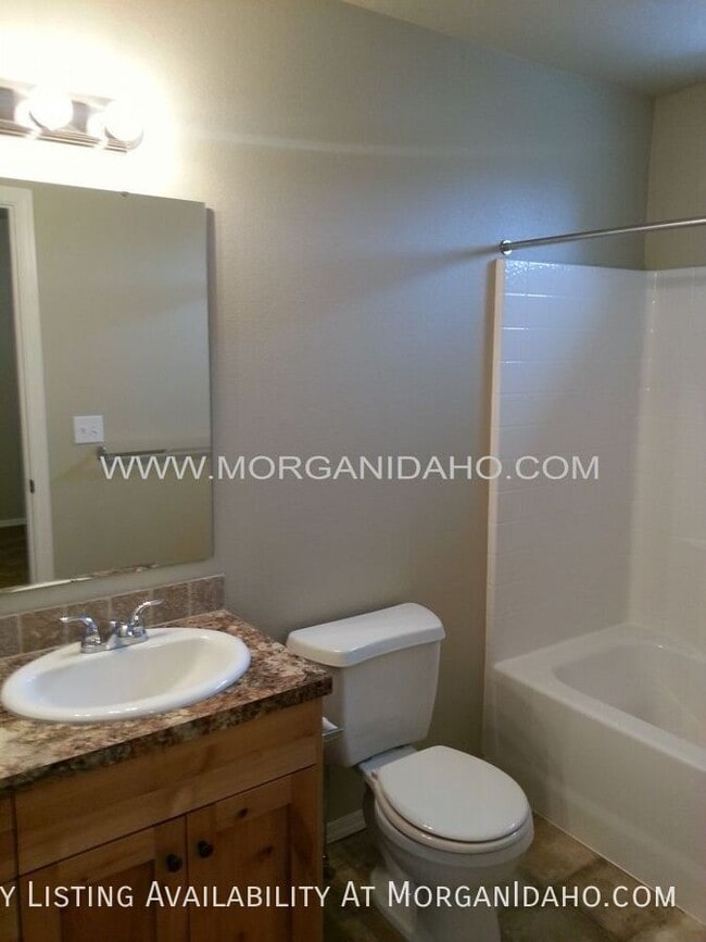 Building Photo - 11862 W Fairview Ave