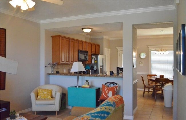 Building Photo - 1000 Spring Loop