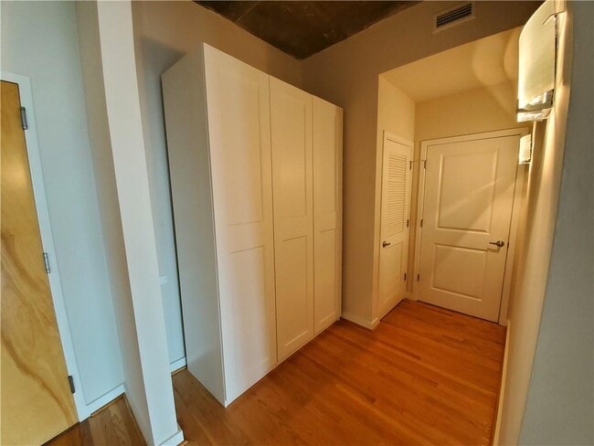 Building Photo - 923 Peachtree St NE