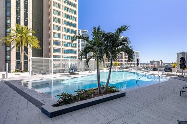 Building Photo - 275 1st Ave S