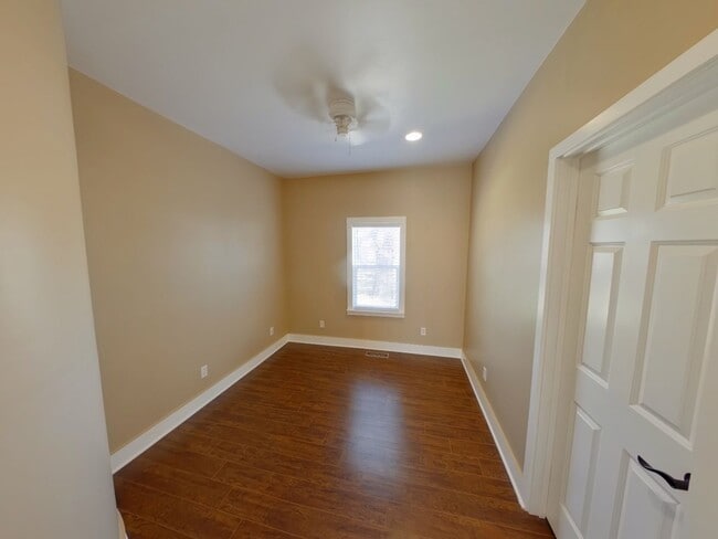 Building Photo - 402 N Kansas Ave