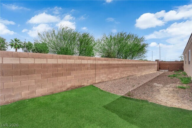 Building Photo - 8516 Little Fox St