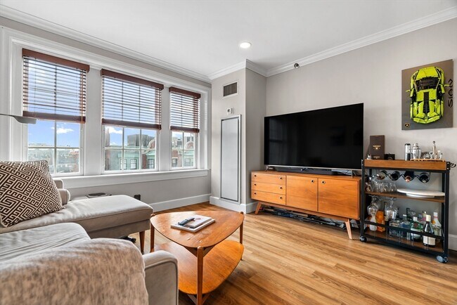 Building Photo - 534 Beacon St