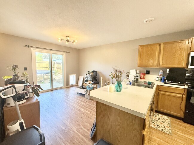 Building Photo - 2740 Susan Dr