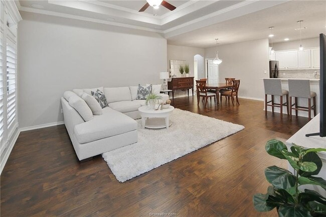 Building Photo - 200 Karten Ln