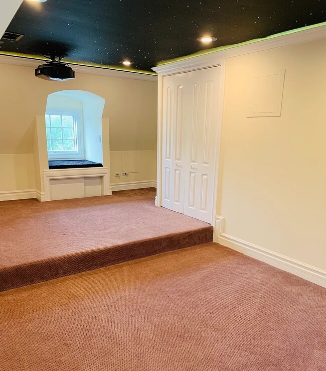 Building Photo - 131 Montgomery Ln