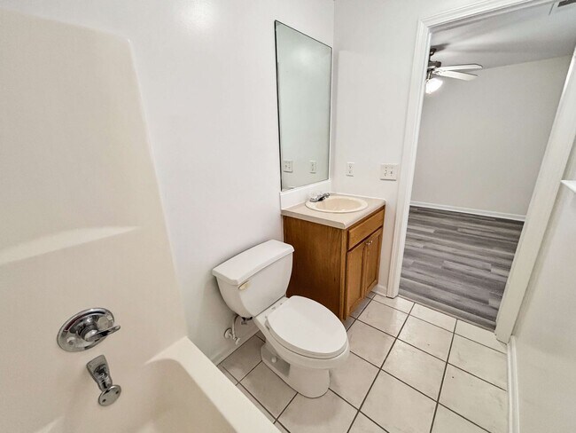 Building Photo - Move-In Ready 3BR/2BA Quadruplex in Cartersville!