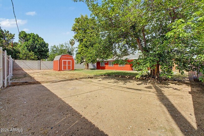 Building Photo - 6138 N 15th Ave