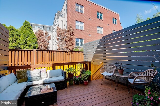 Building Photo - 2030 Flagler Pl NW