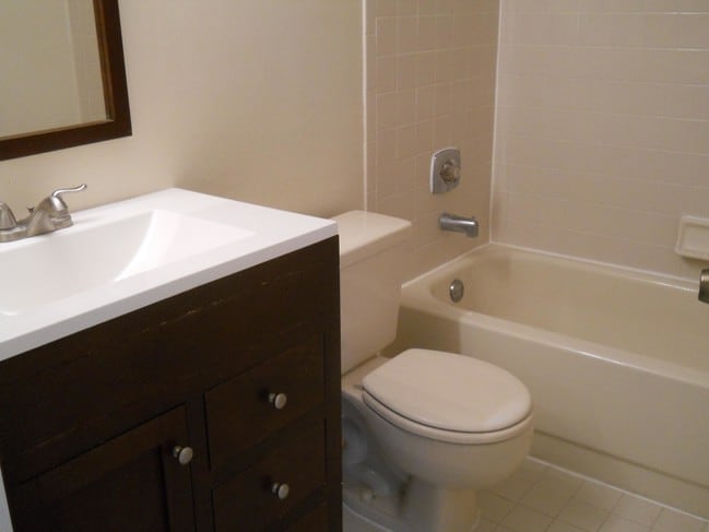 Building Photo - 3955 Village Dr