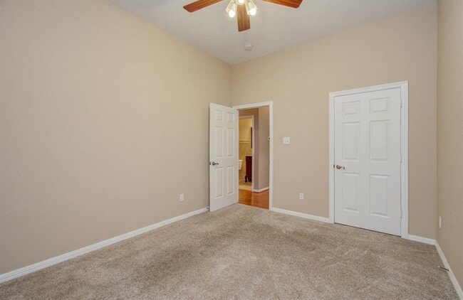 Building Photo - 14403 Red Tailed Hawk Ln